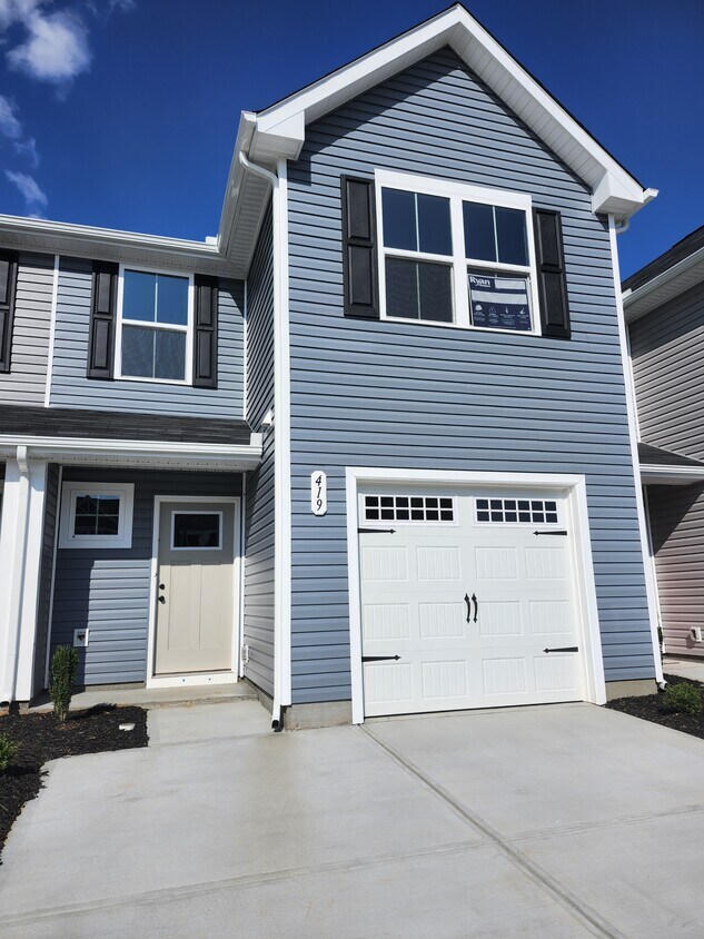 Foto principal - 419 Mancini Dr