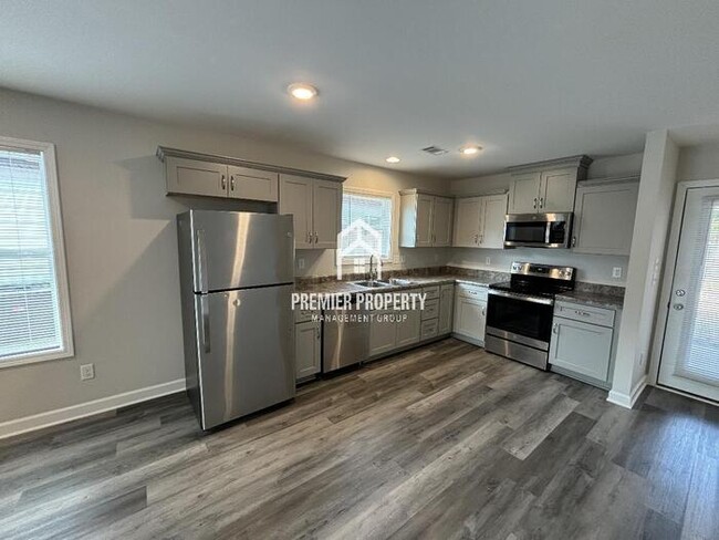 Building Photo - 224 Bradford Circle - Available Now!
