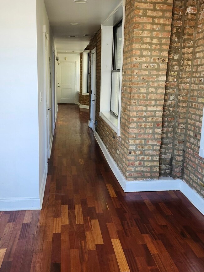 Foto del edificio - 6410 N Hoyne Ave