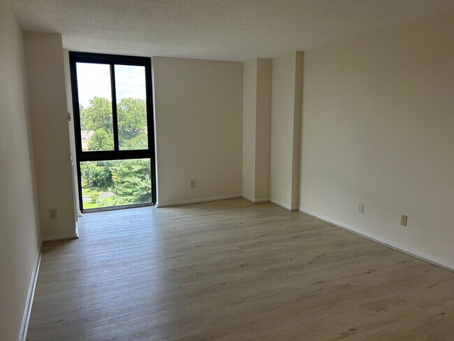 Foto del edificio - 2br 2bath home in Idylwood Towers ready fo...