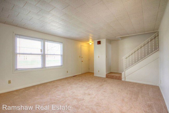 Building Photo - 3 br, 1.5 bath Apartment - 1010 Crescent Dr