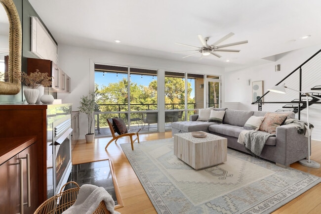 Building Photo - 275 E Noble Ln