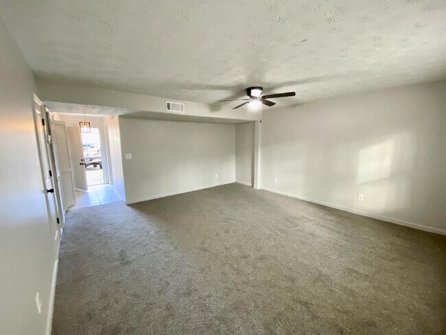 Building Photo - 2521 Sweetridge Ct