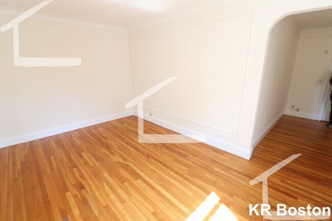 Building Photo - No Brokers Fee, Month of Free Rent, Heat, ...
