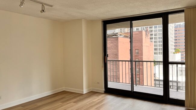 Building Photo - 10 E Ontario St