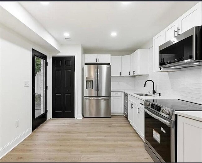 Building Photo - 10 Hawk Rd NW