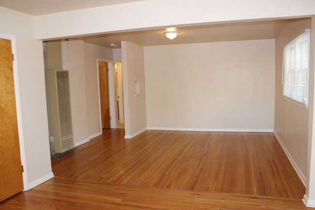 Building Photo - 638 S Meldrum St