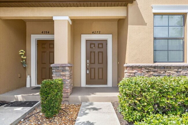 Foto del edificio - LIKE NEW Town Home For Rent in Wesley Chapel!