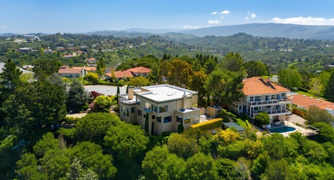 Building Photo - 25 Miranda Ct