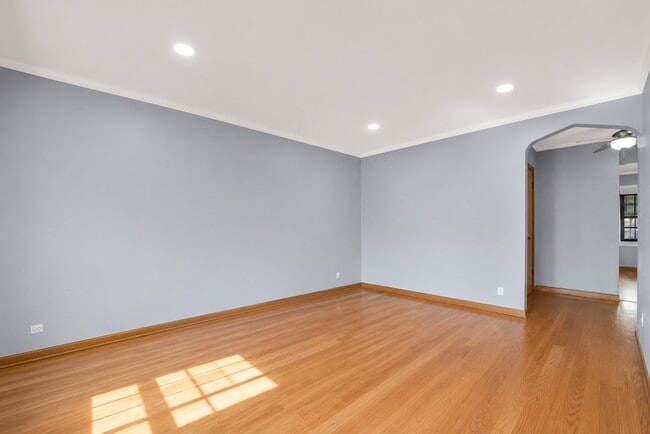 Building Photo - 6452 S Knox Ave