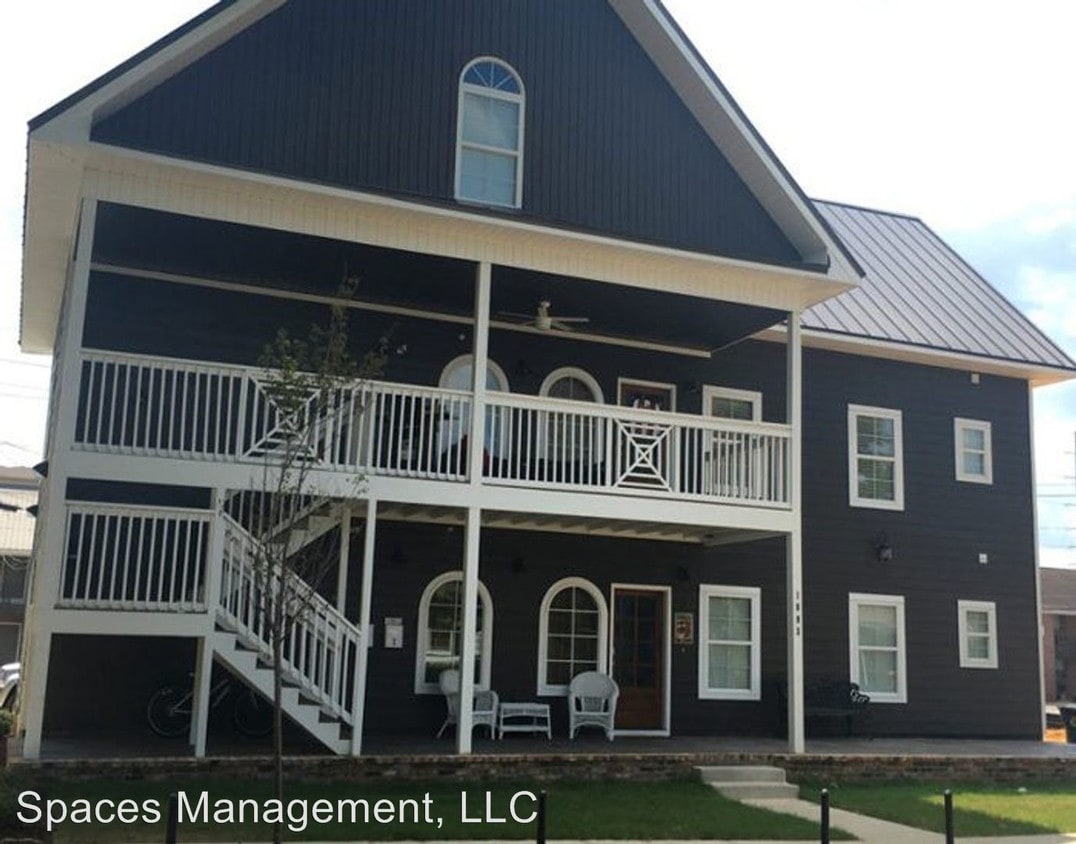 Primary Photo - 1003 Elmwood Dr