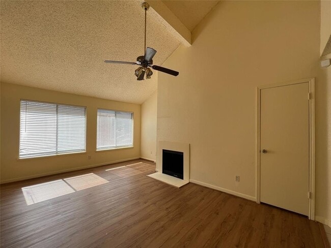 Building Photo - 12400 Overbrook Ln