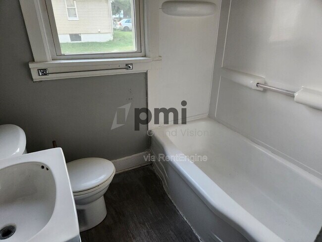 Foto del edificio - 461 E Garfield Ave