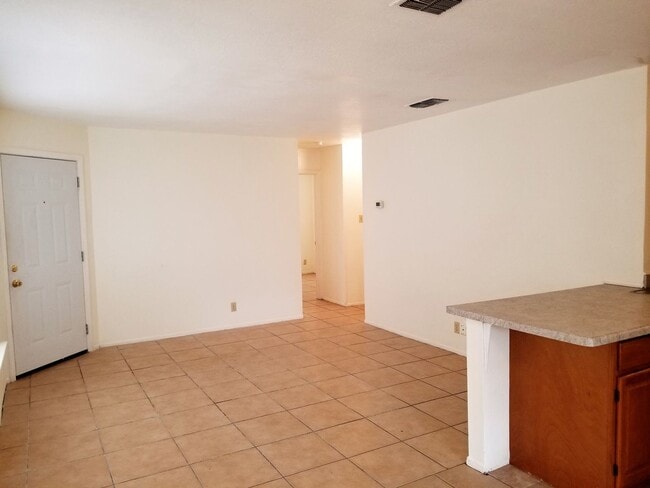 Building Photo - READY FOR MOVE-IN 410/Marbach!