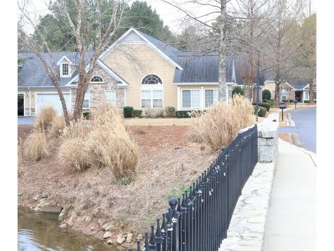 Foto del edificio - 3204 Village Ln