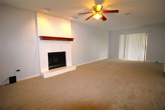 Building Photo - 1310 S Caney Dr