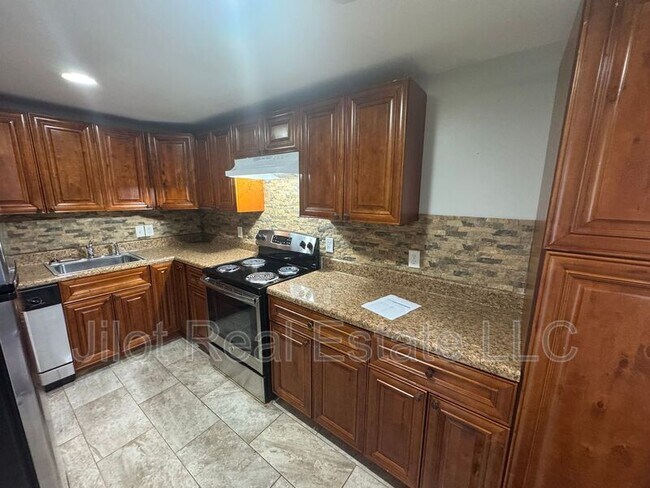 Foto del edificio - 1370 Clermont Ave