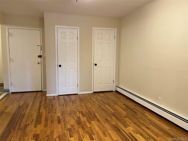 Foto del edificio - 410 Jericho Tpke