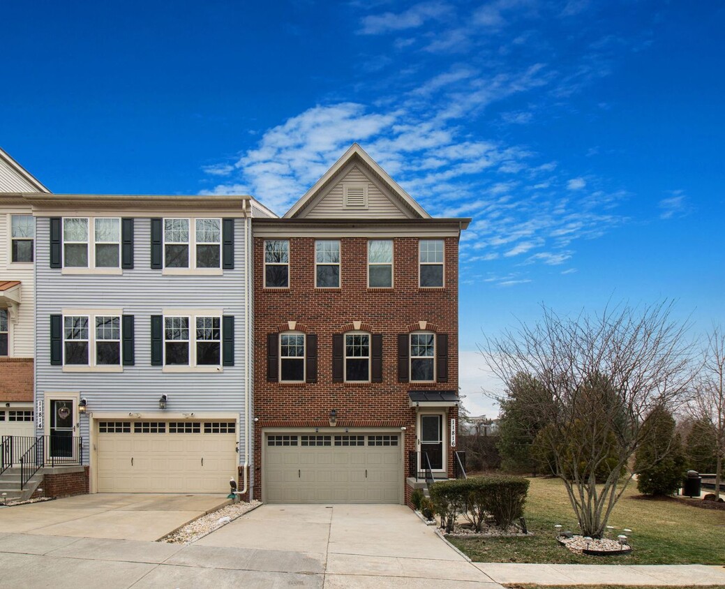 Foto principal - Luxury Living in Germantown!