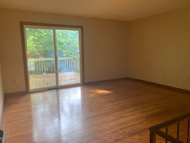 Foto del edificio - 4 Bedroom 2 Bath Home Available for Rent i...