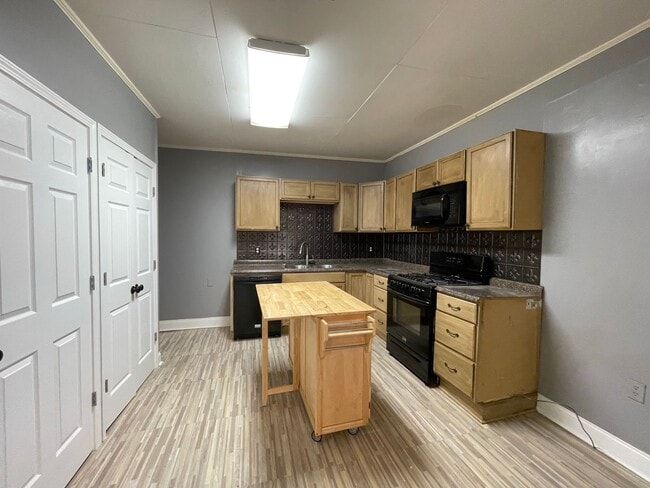 Building Photo - 4 Bedroom House in Port Allen