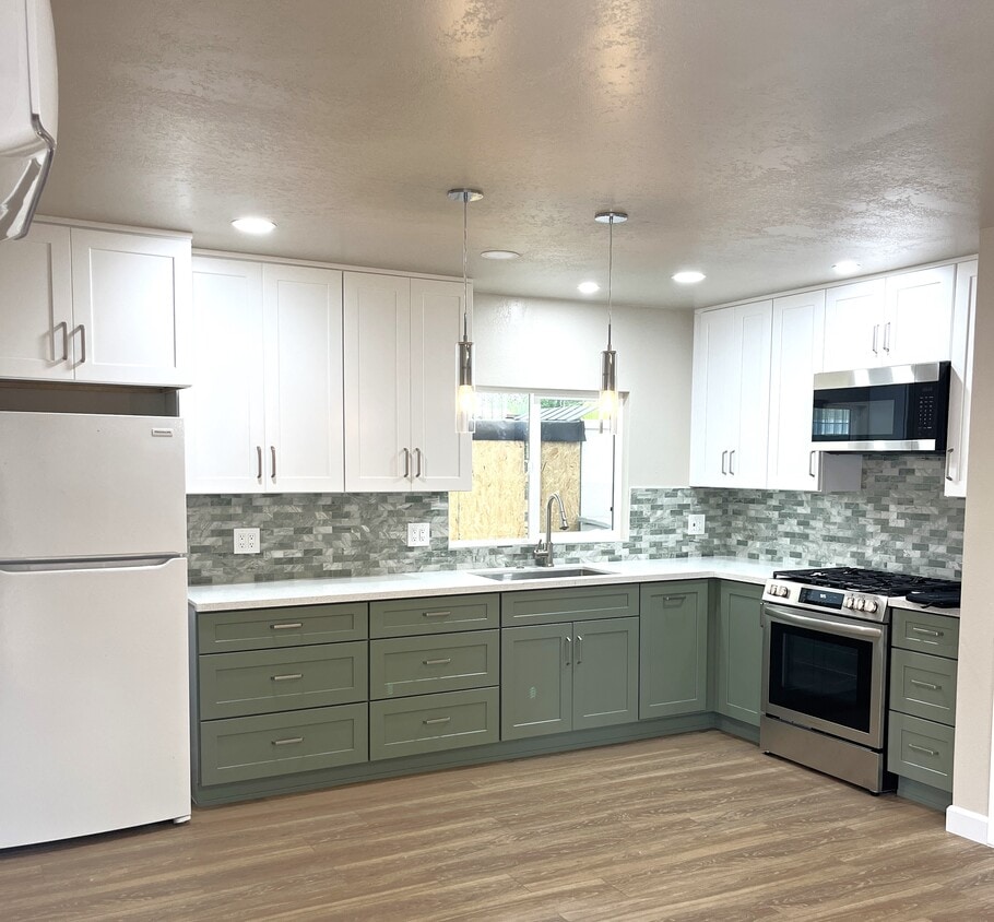 New Kitchen - 4747 Oregon St