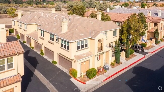 Building Photo - 1800 E Lakeshore Dr
