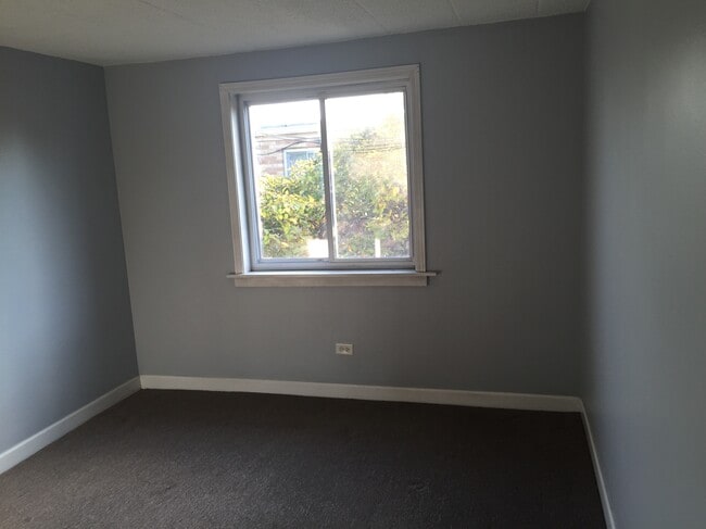 Building Photo - 5586 S Archer Ave