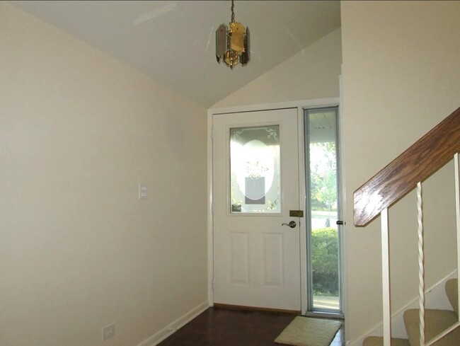 Building Photo - 112 Sarahs Grove Ln