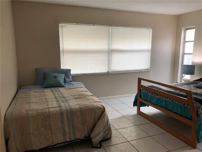 Foto del edificio - 6230 SW 4th Pl