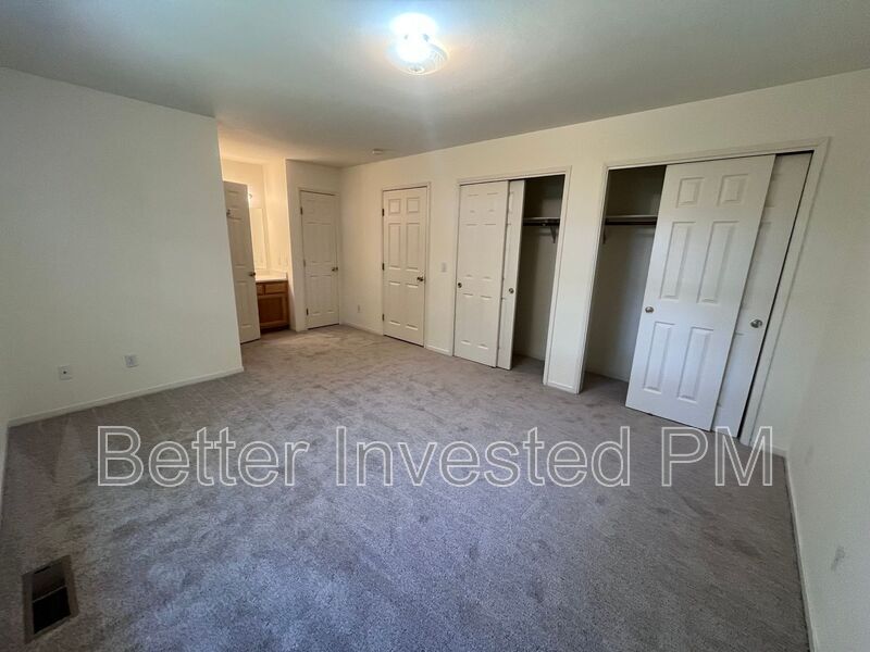 Foto del edificio - 956 Kenmore Ln