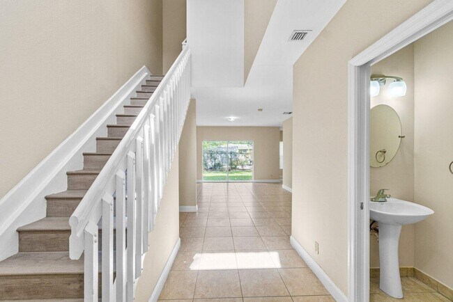 Building Photo - 809 Talia Cir