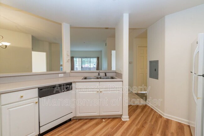 Building Photo - 530 Mohawk Dr