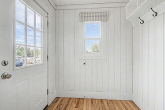 Building Photo - 110 S Quitman St