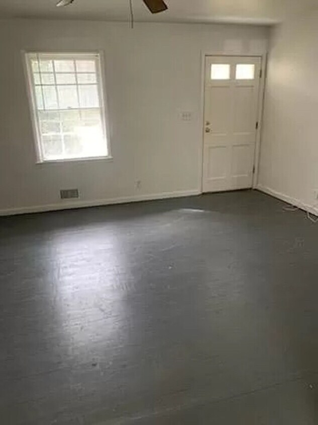 Building Photo - Rooms for rent in a shared home
