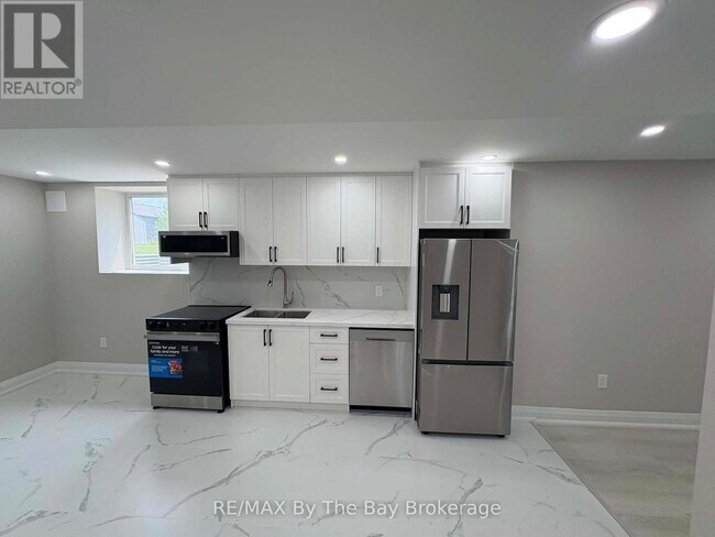 Building Photo - 218 Mapleside Dr