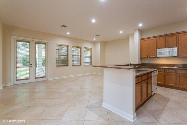 Building Photo - 872 Taft Ct