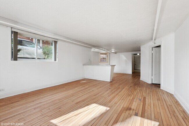 Foto del edificio - 6354 N Leroy Ave