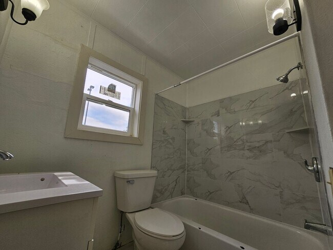 Foto del edificio - 415 12th St SE