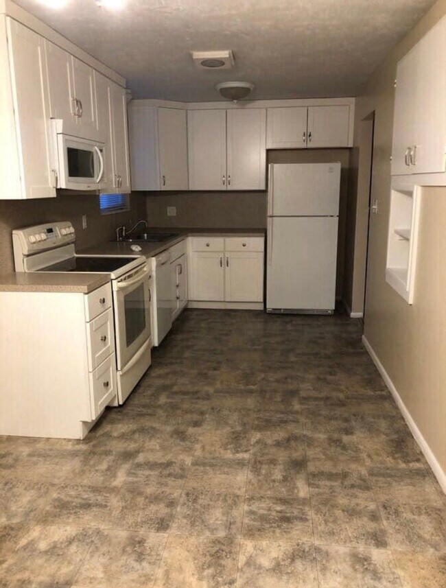 Kitchen - 853 W 2100 N