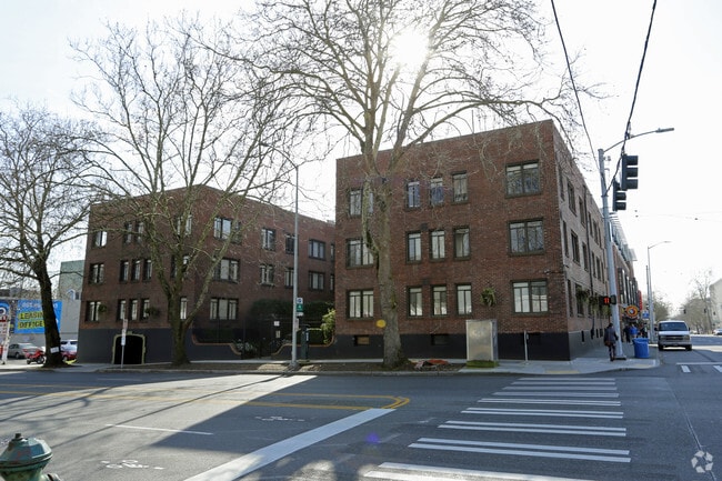 Building Photo - 3 - Mercer Furnished Apartments