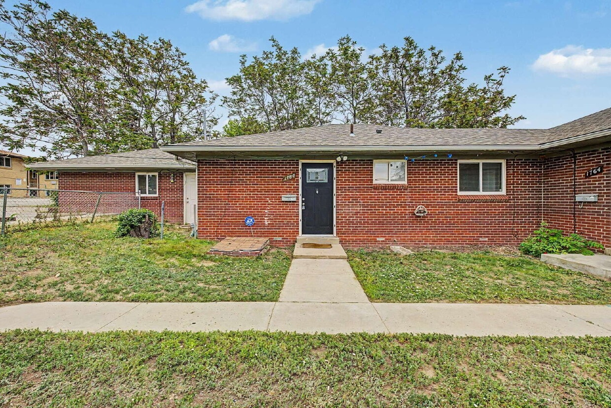 "Charming 3-Bedroom Duplex Retreat on Chester Street, Aurora – Cozy 1206 Sq Ft Home Awaiting Your... - "Charming 3-Bedroom Duplex Retreat on Chester Street, Aurora – Cozy 1206 Sq Ft Home Awaiting Your...