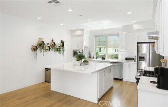 Building Photo - 166 Novel