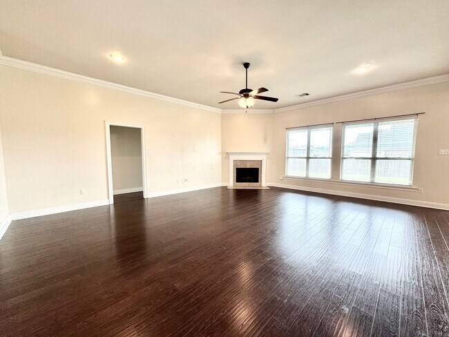 Building Photo - 4 Bedroom House Located in Prairieville with Spacious Rooms and a Large Backyard