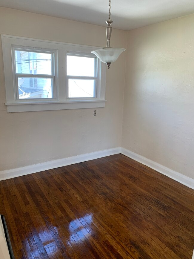 Dining room - 108 W 10th St