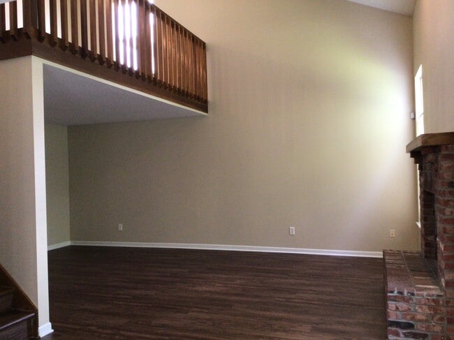 Building Photo - 6036 Draycott Dr