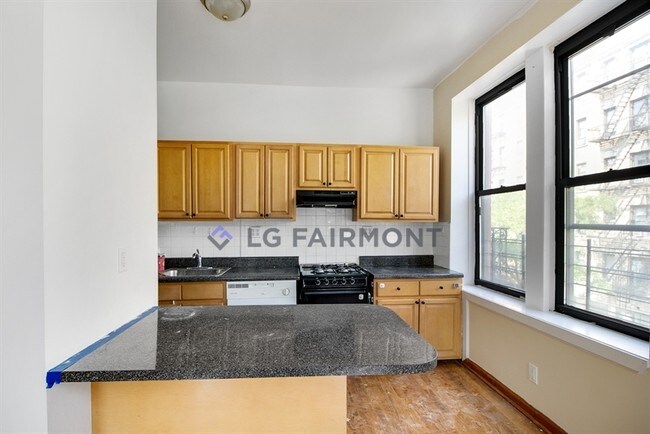 Building Photo - 132 St Marks Pl