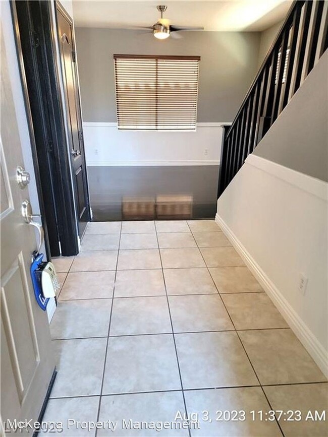 Building Photo - 3 br, 2.5 bath House - 10619 Lessona St