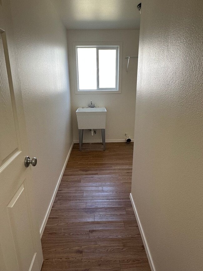 Building Photo - Spacious 4 Bedroom, 3 Bath Home with Fence...