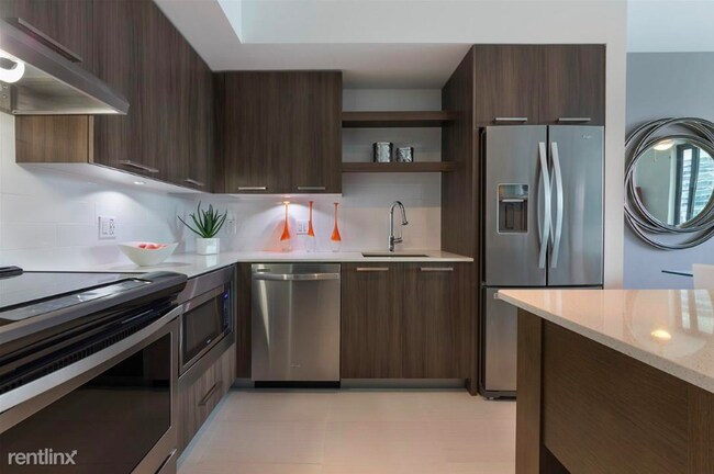 Building Photo - 1 br, 1 bath Apartment - 90 SW 8th St
